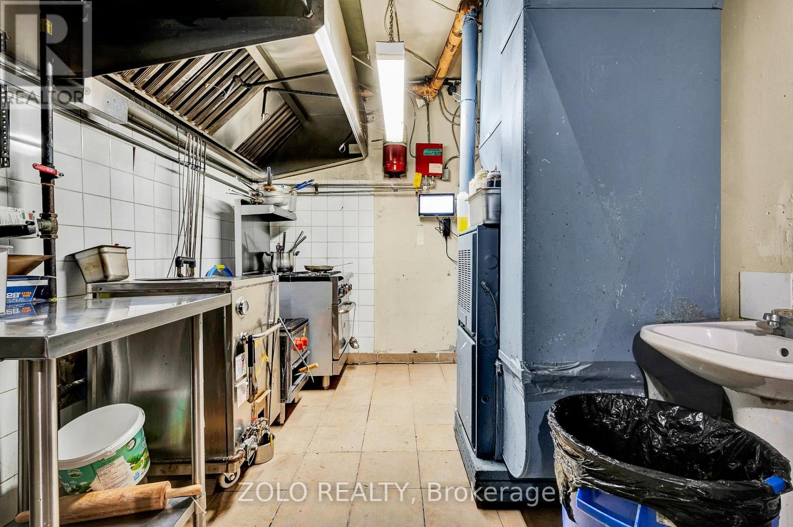 695 College Street, Toronto, Ontario  M6G 1B9 - Photo 10 - C12142309