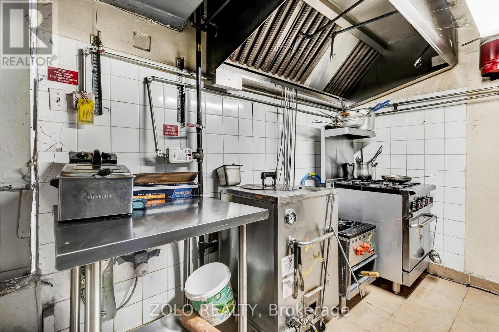 695 College Street, Toronto, Ontario  M6G 1B9 - Photo 8 - C12142309