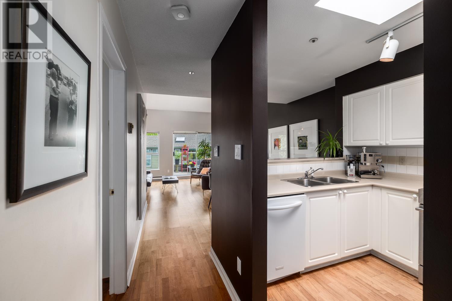 404 3480 Main Street, Vancouver, British Columbia  V5V 3N2 - Photo 4 - R3001471