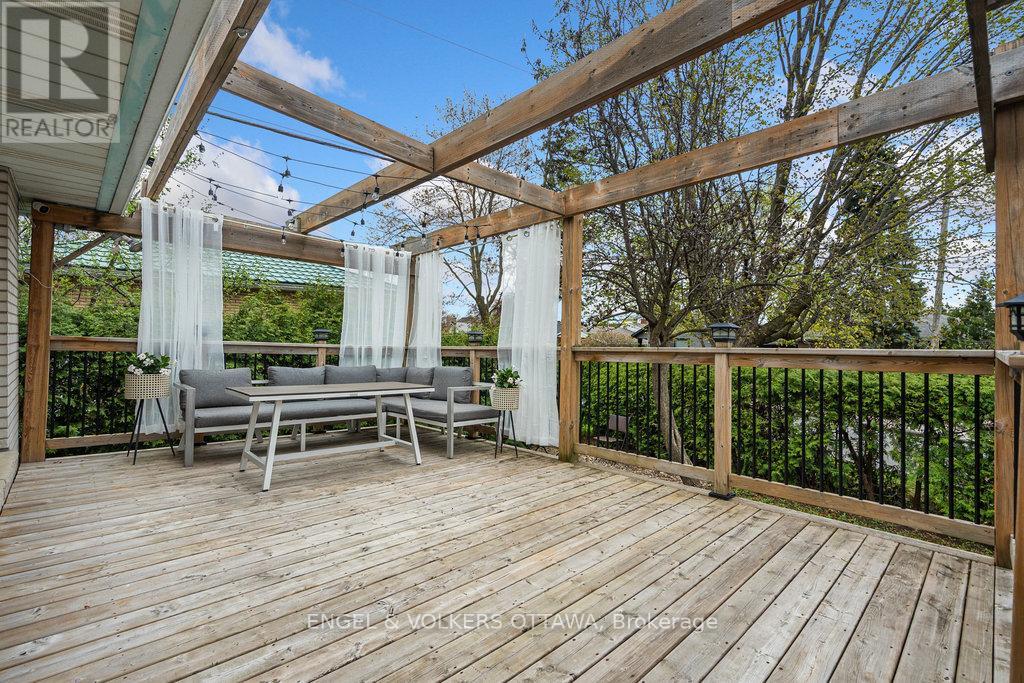 953 Fairlawn Avenue, Ottawa, Ontario  K2A 3S7 - Photo 4 - X12142370