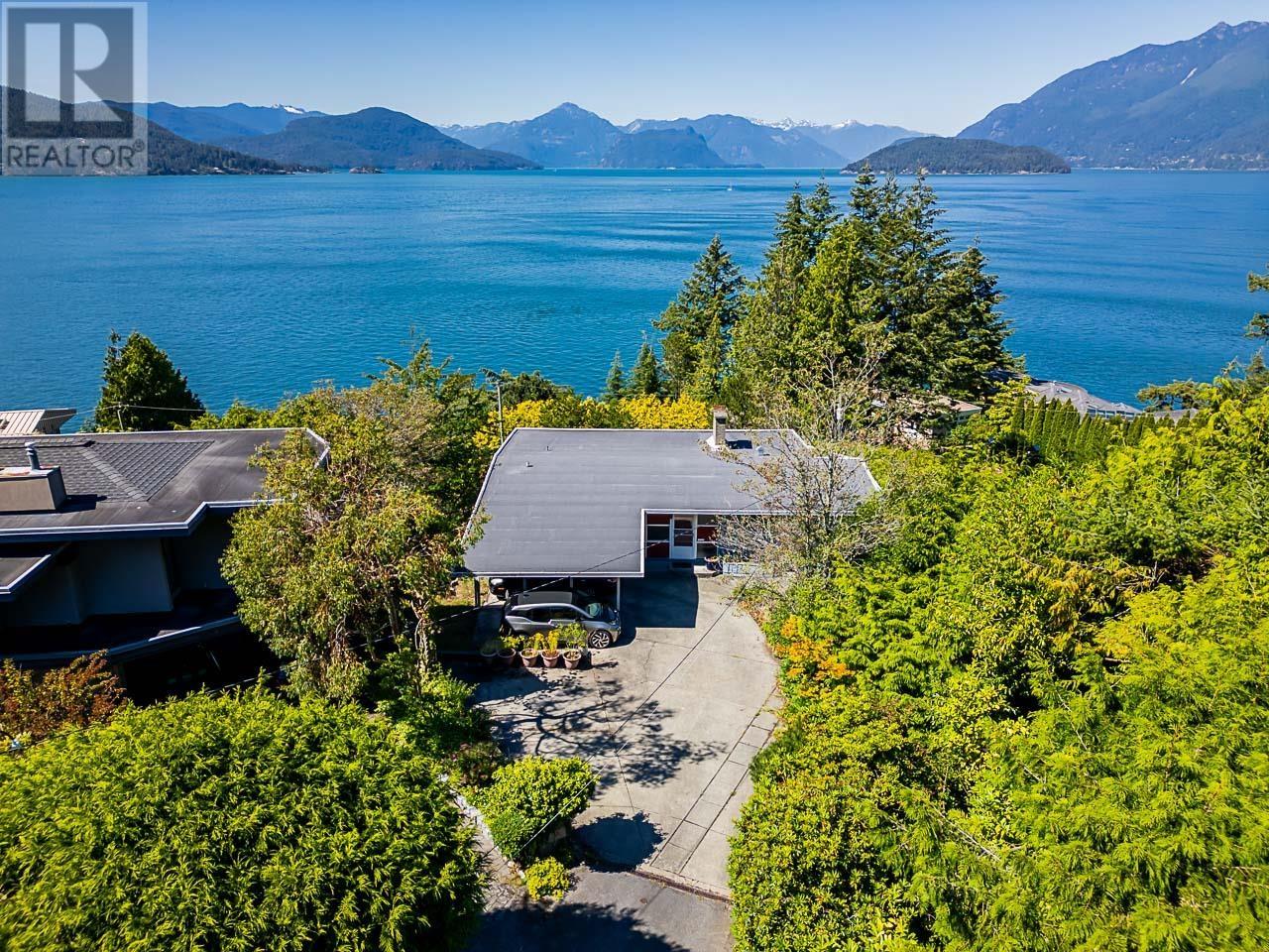 6935 Hycroft Road, West Vancouver, British Columbia  V7W 2K6 - Photo 1 - R3001475