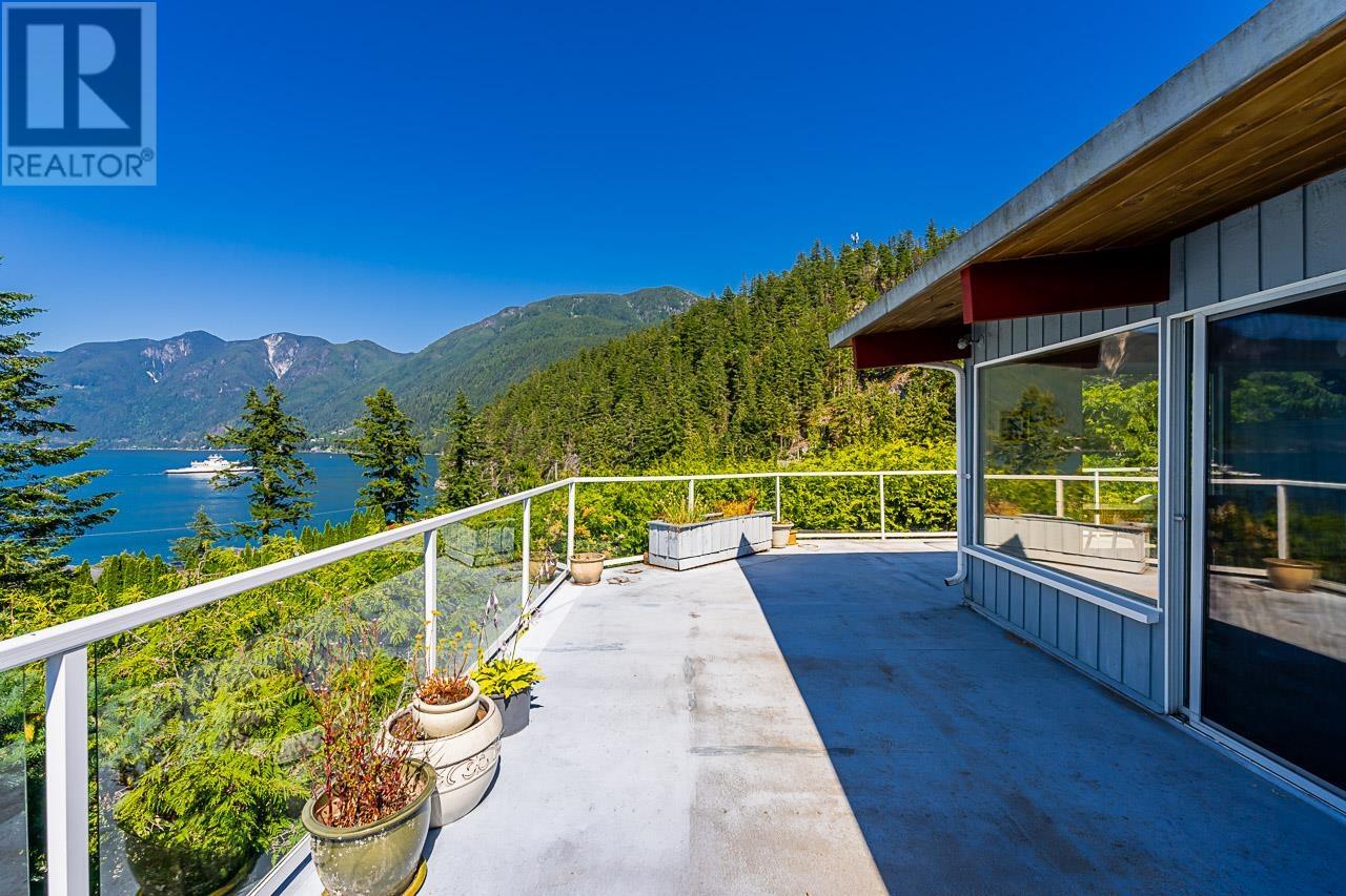 6935 Hycroft Road, West Vancouver, British Columbia  V7W 2K6 - Photo 2 - R3001475