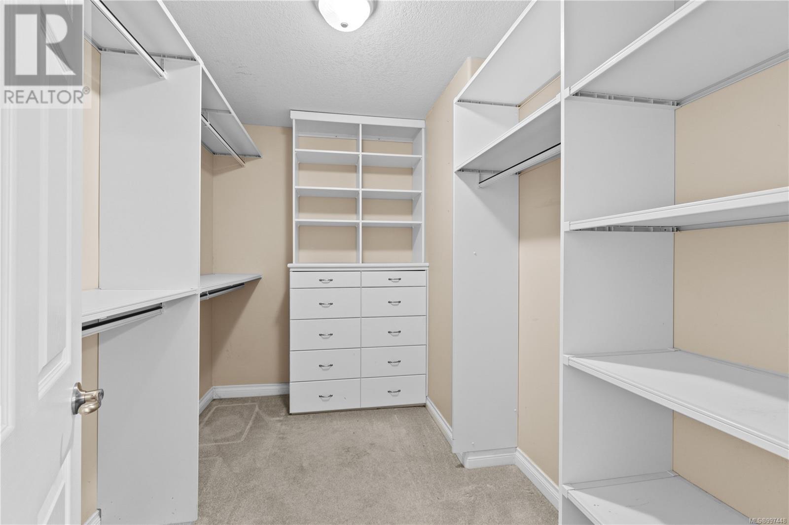 Property at 696 Lynx Pl image 4