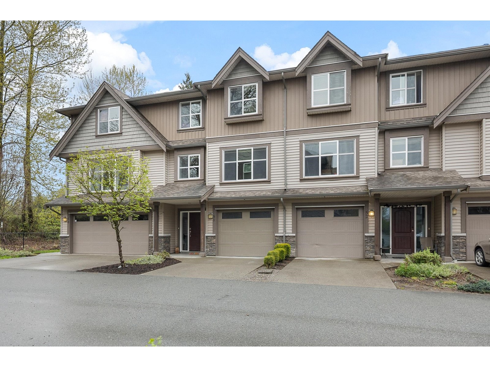 Property at 51 45085 WOLFE ROAD image 2