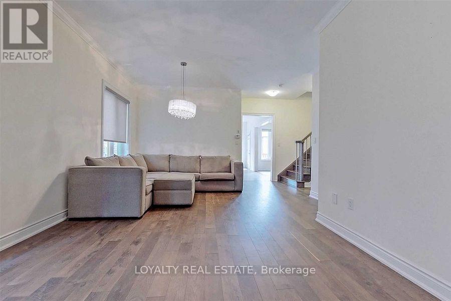 11 Mayapple Lane, Richmond Hill, Ontario  L4E 1B8 - Photo 9 - N12142319