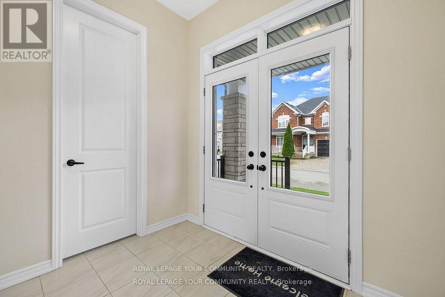 96 Weslock Crescent, Aurora, Ontario  L4G 7Y9 - Photo 5 - N12142330