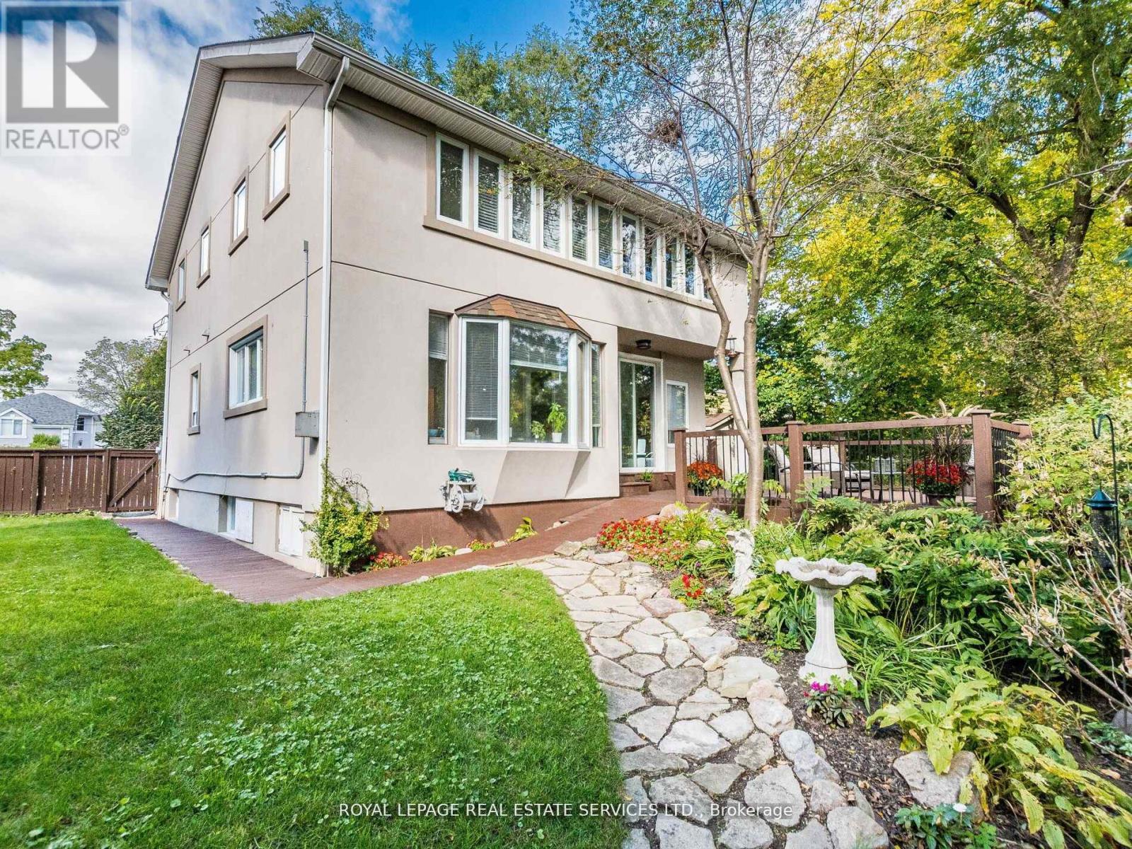 39 Clarence Street, Brampton, Ontario  L6W 1S2 - Photo 35 - W12134134
