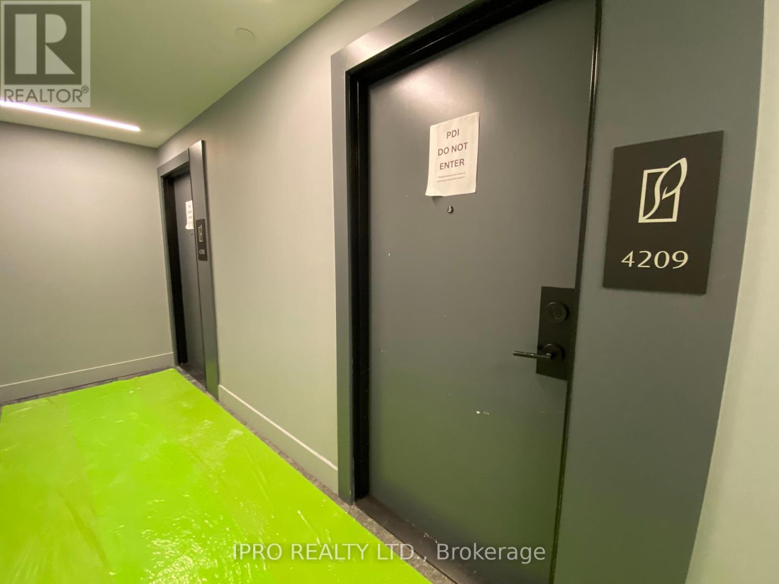 4209 - 430 Square One Drive, Mississauga, Ontario  L5B 0L6 - Photo 2 - W12140320
