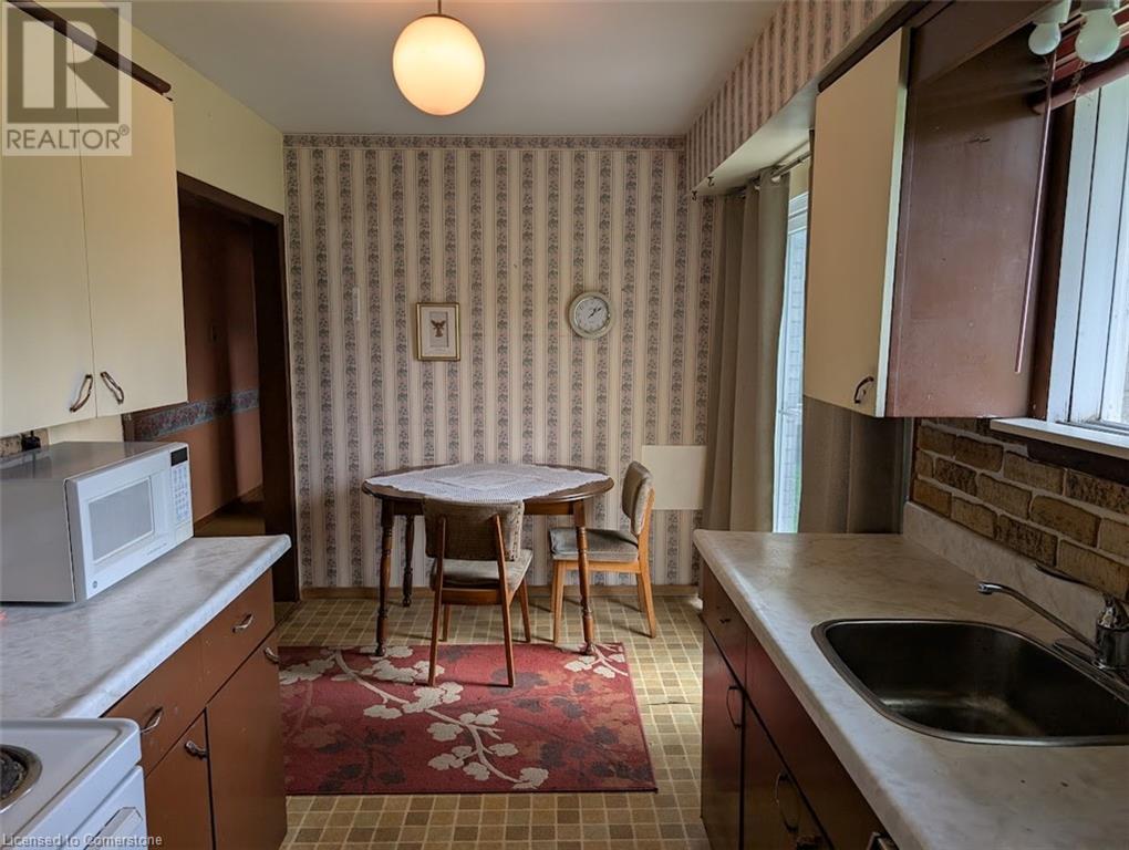 Photo 3 of 23 for 323 Marlborough Street