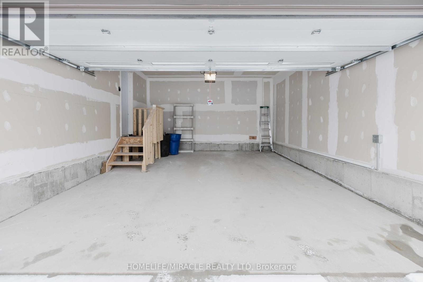 815 Wooler Place, Ottawa, Ontario  K1T 0X2 - Photo 37 - X12142068