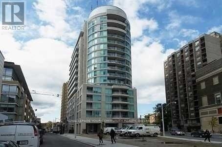 <div class="slider-price">$630,000</div><p>606 - 8 Scollard Street, Toronto, Ontario</p>