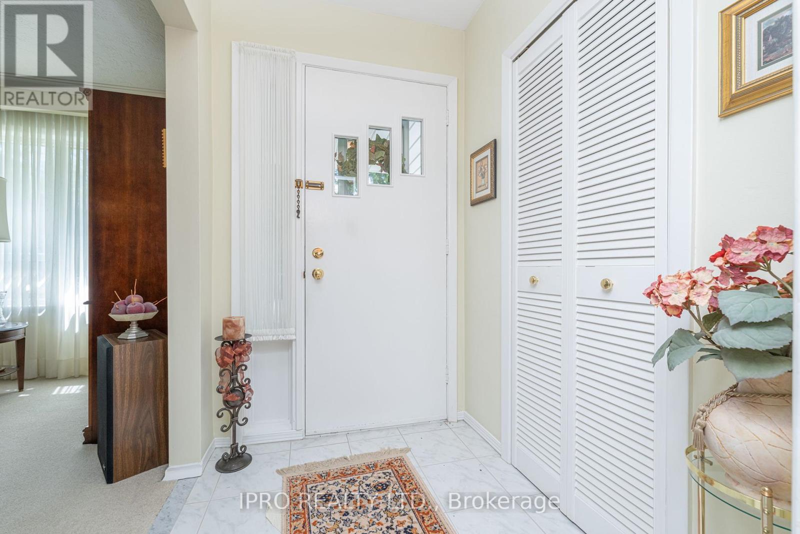 32 Cloverhill Road, Toronto, Ontario  M8Y 1T3 - Photo 8 - W12137258