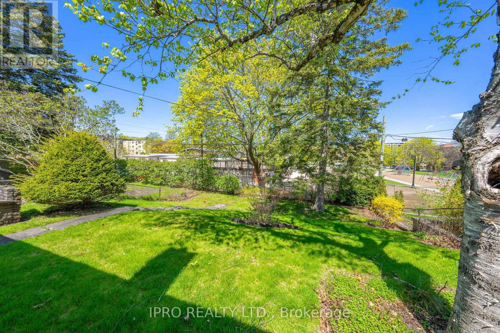 32 Cloverhill Road, Toronto, Ontario  M8Y 1T3 - Photo 41 - W12137258