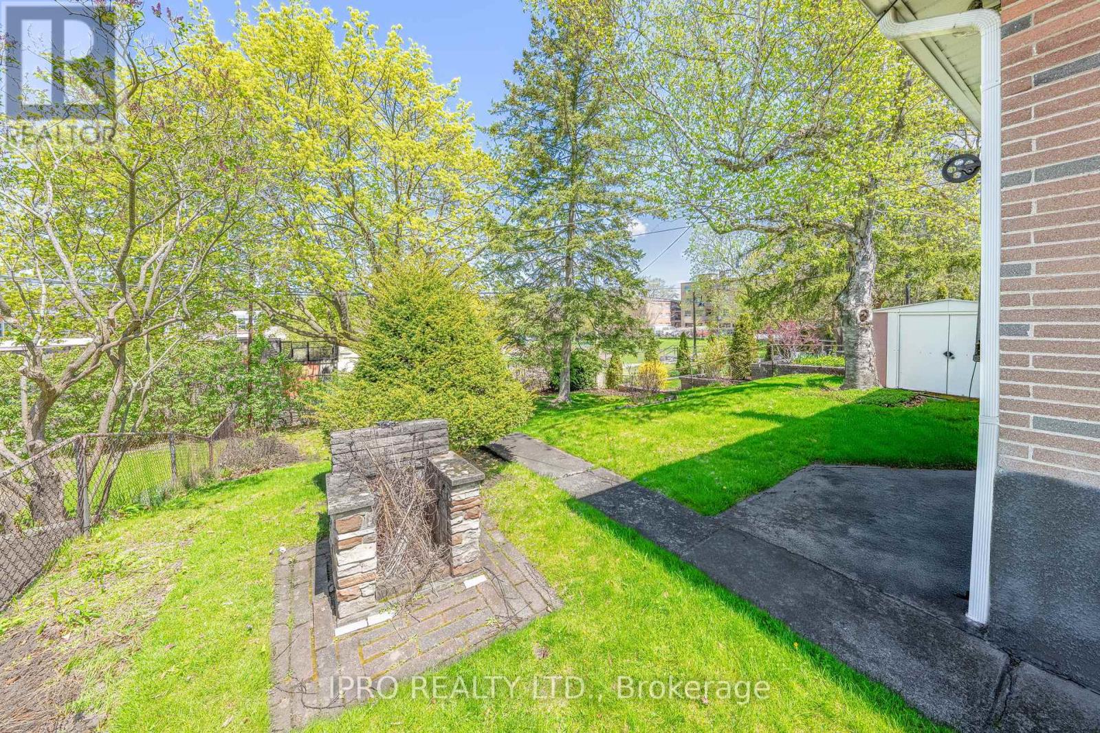 32 Cloverhill Road, Toronto, Ontario  M8Y 1T3 - Photo 37 - W12137258