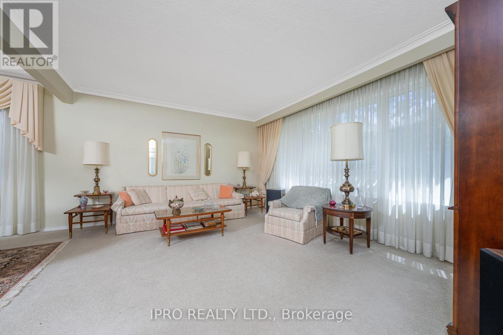 32 Cloverhill Road, Toronto, Ontario  M8Y 1T3 - Photo 9 - W12137258