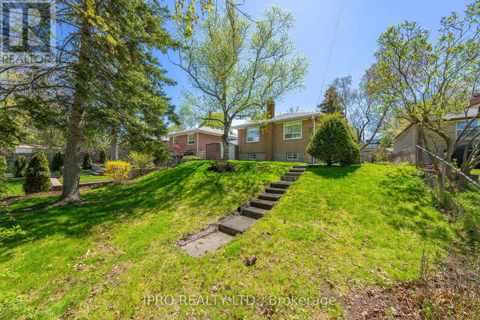 32 Cloverhill Road, Toronto, Ontario  M8Y 1T3 - Photo 40 - W12137258