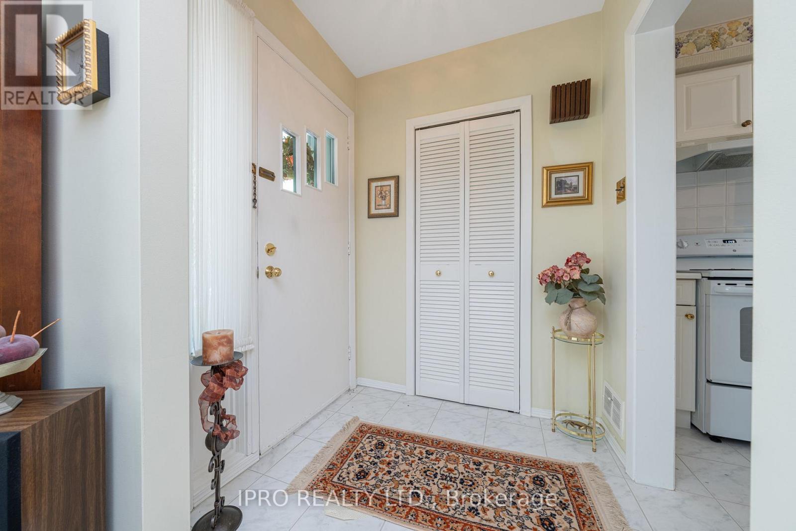 32 Cloverhill Road, Toronto, Ontario  M8Y 1T3 - Photo 7 - W12137258