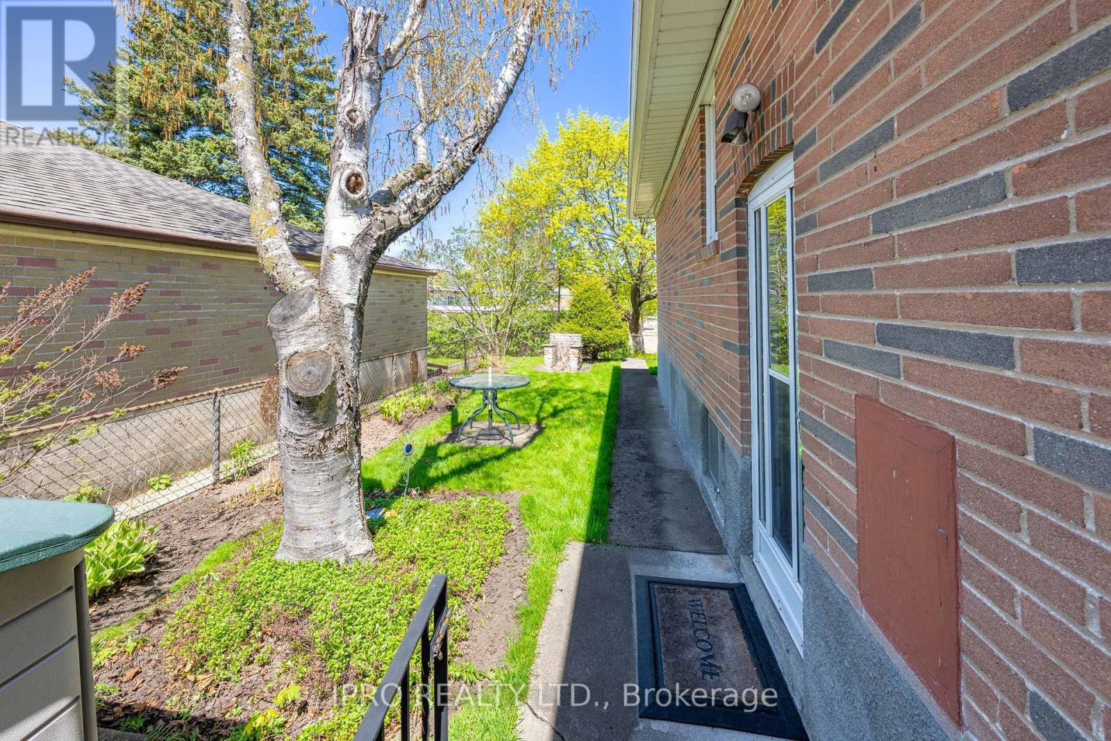 32 Cloverhill Road, Toronto, Ontario  M8Y 1T3 - Photo 36 - W12137258