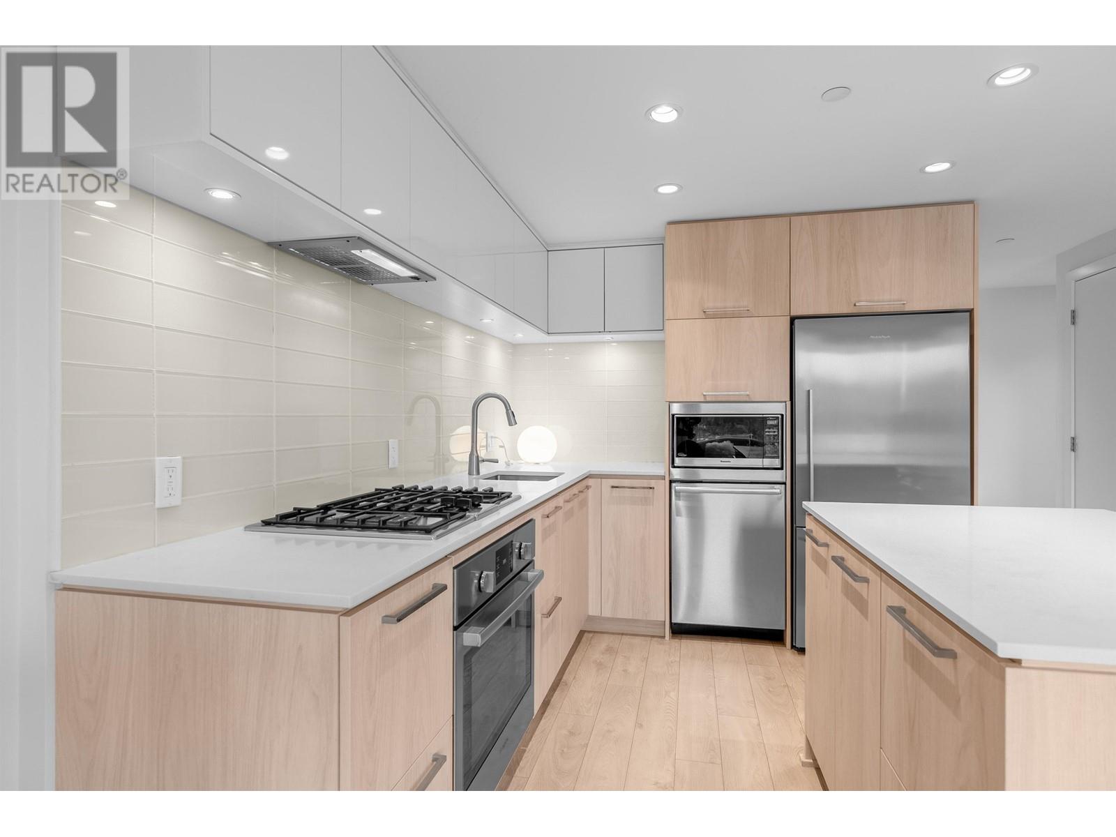 709 680 Seylynn Crescent, North Vancouver, British Columbia  V7J 0B5 - Photo 3 - R3001485