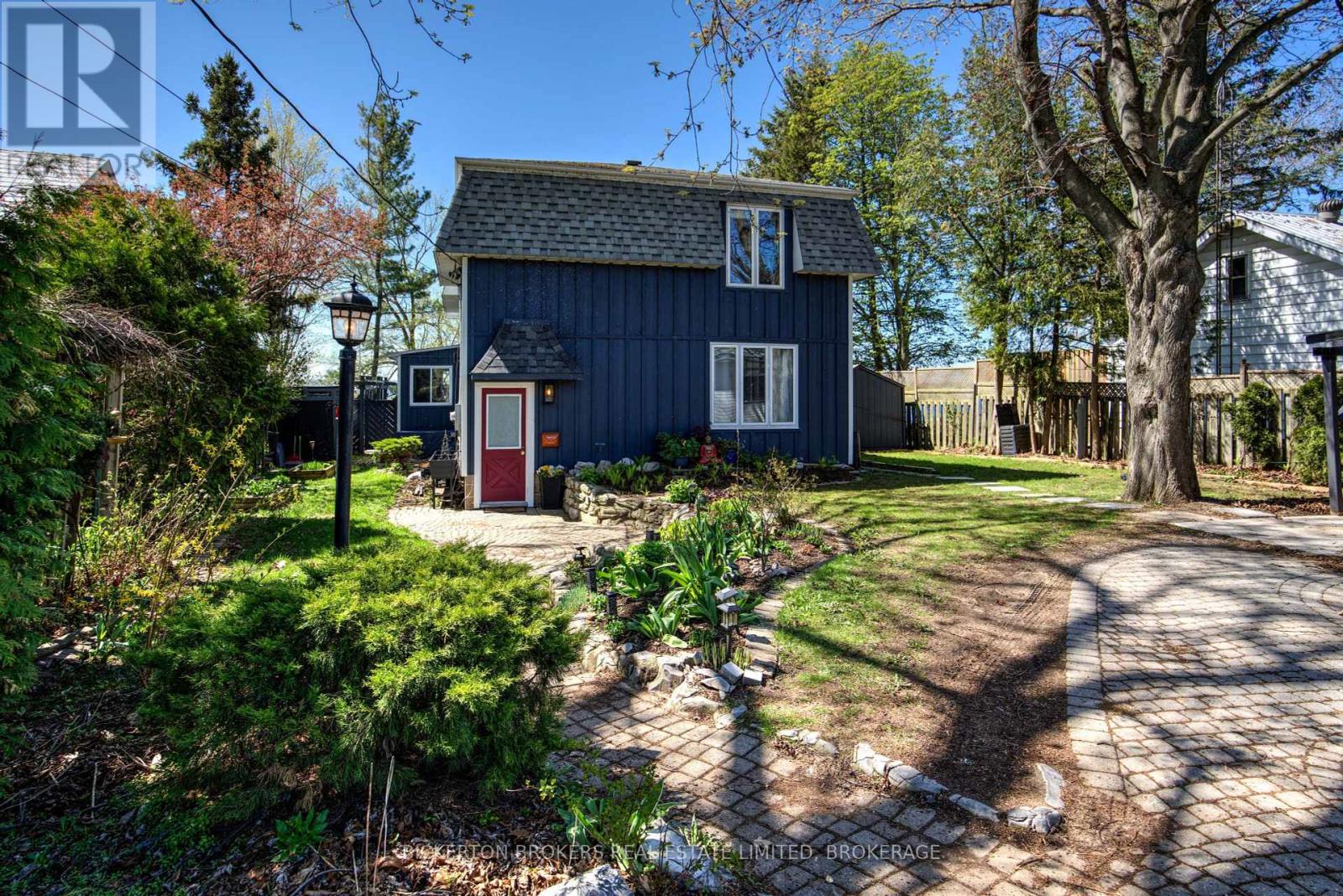 9 Gray's Lane, Gananoque, Ontario  K7G 2V4 - Photo 3 - X12141434