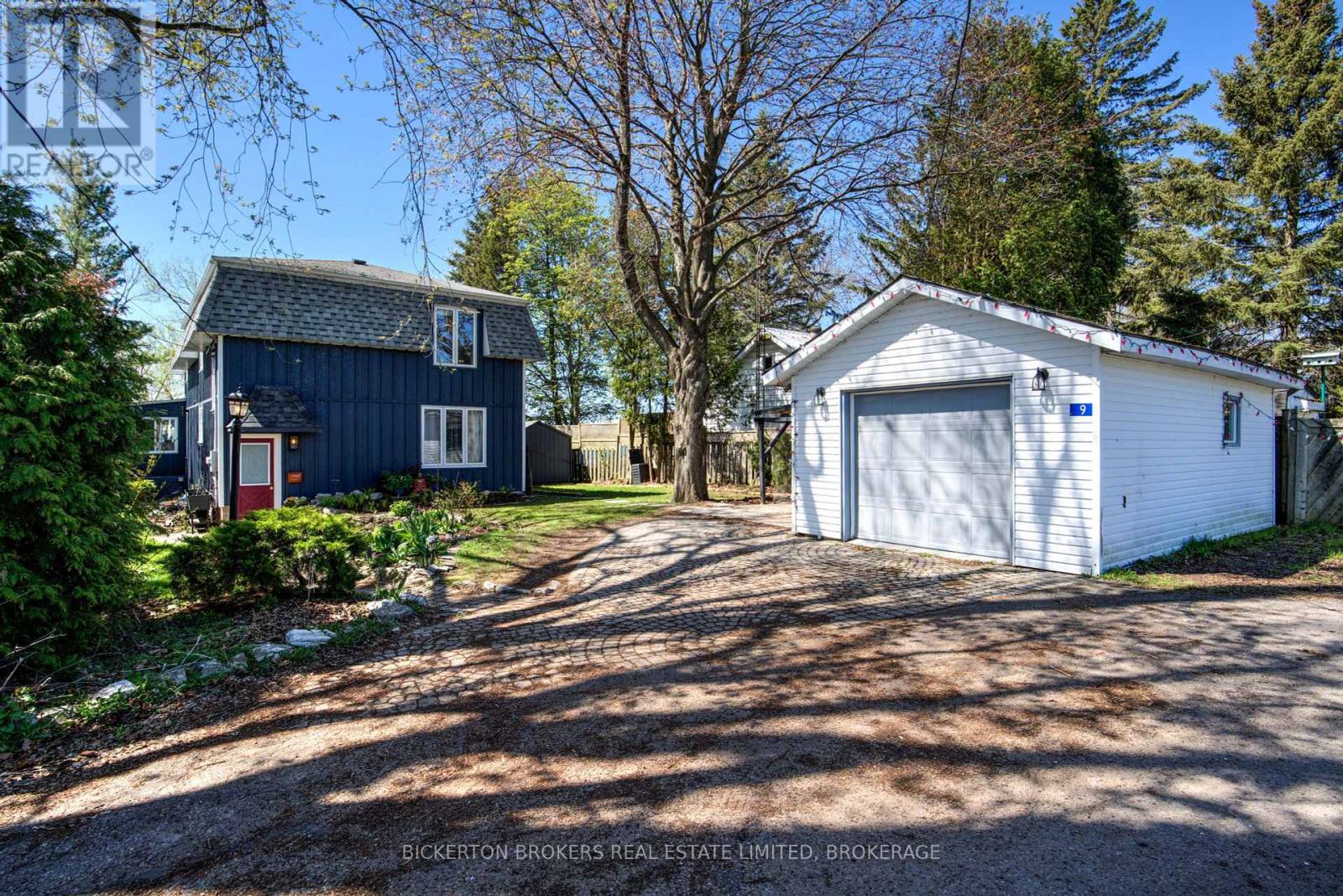 9 Gray's Lane, Gananoque, Ontario  K7G 2V4 - Photo 4 - X12141434