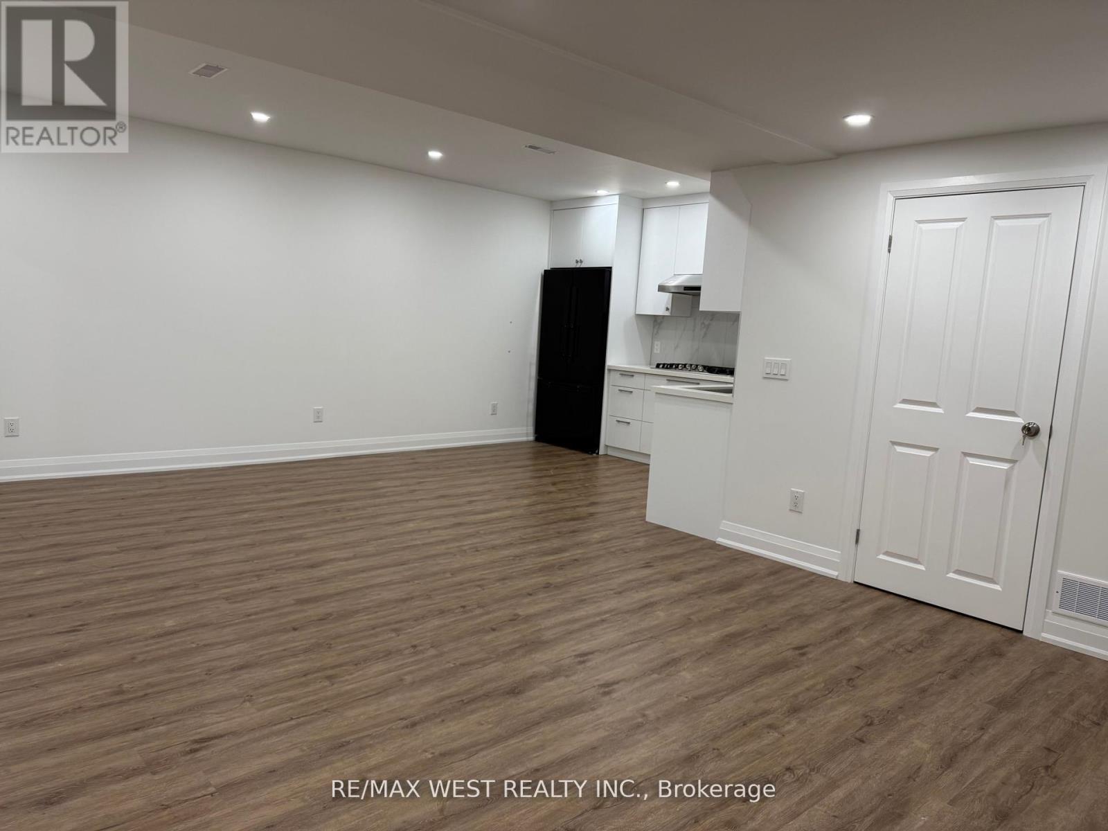 Bsmt - 10 Tynevale Drive, Toronto, Ontario  M9R 2B4 - Photo 2 - W12142264