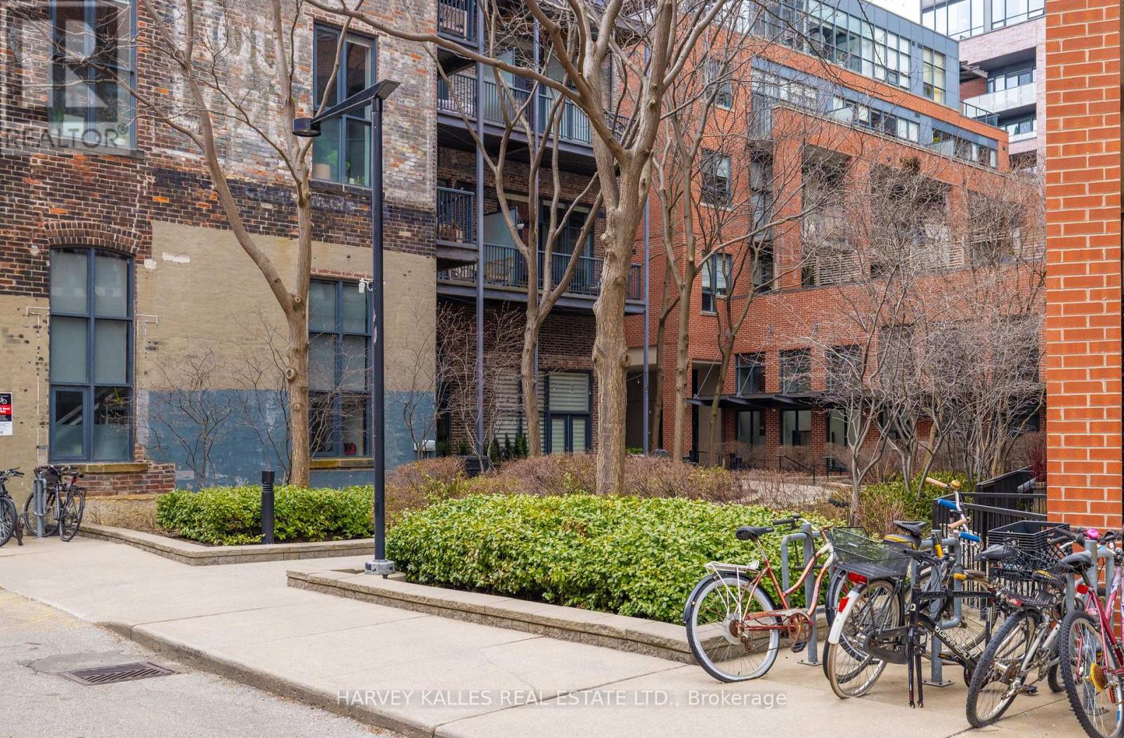 111 - 363 Sorauren Avenue, Toronto, Ontario  M6R 3C1 - Photo 26 - W12142276