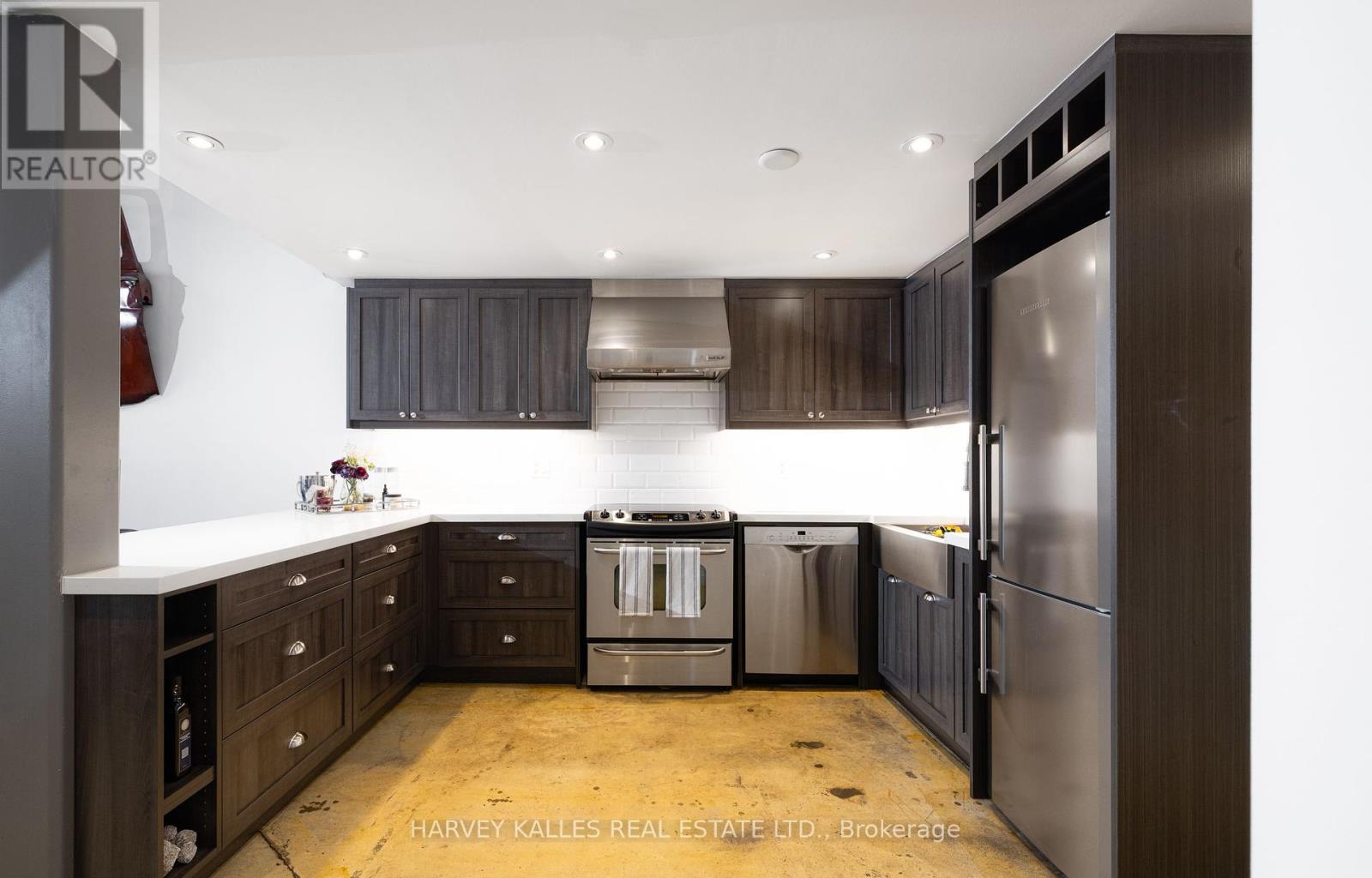 111 - 363 Sorauren Avenue, Toronto, Ontario  M6R 3C1 - Photo 5 - W12142276
