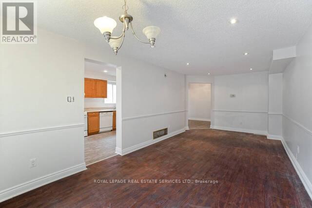 6 Albemarle Court, Brampton, Ontario  L6Z 1R4 - Photo 2 - W12142290