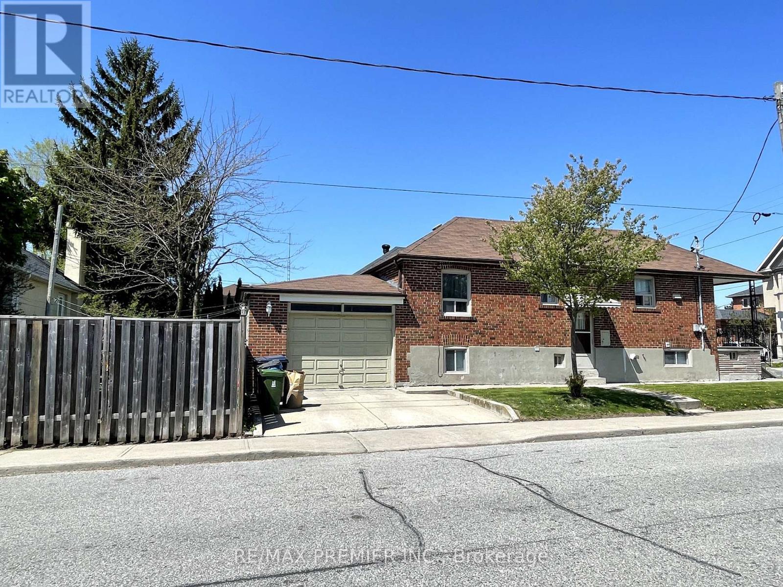 1013 Briar Hill Avenue, Toronto, Ontario  M6B 1M6 - Photo 24 - W12142305