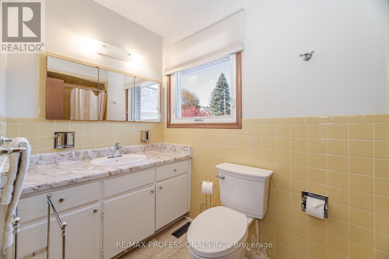 9 Wingrove Hill, Toronto, Ontario  M9B 2C3 - Photo 18 - W12142366