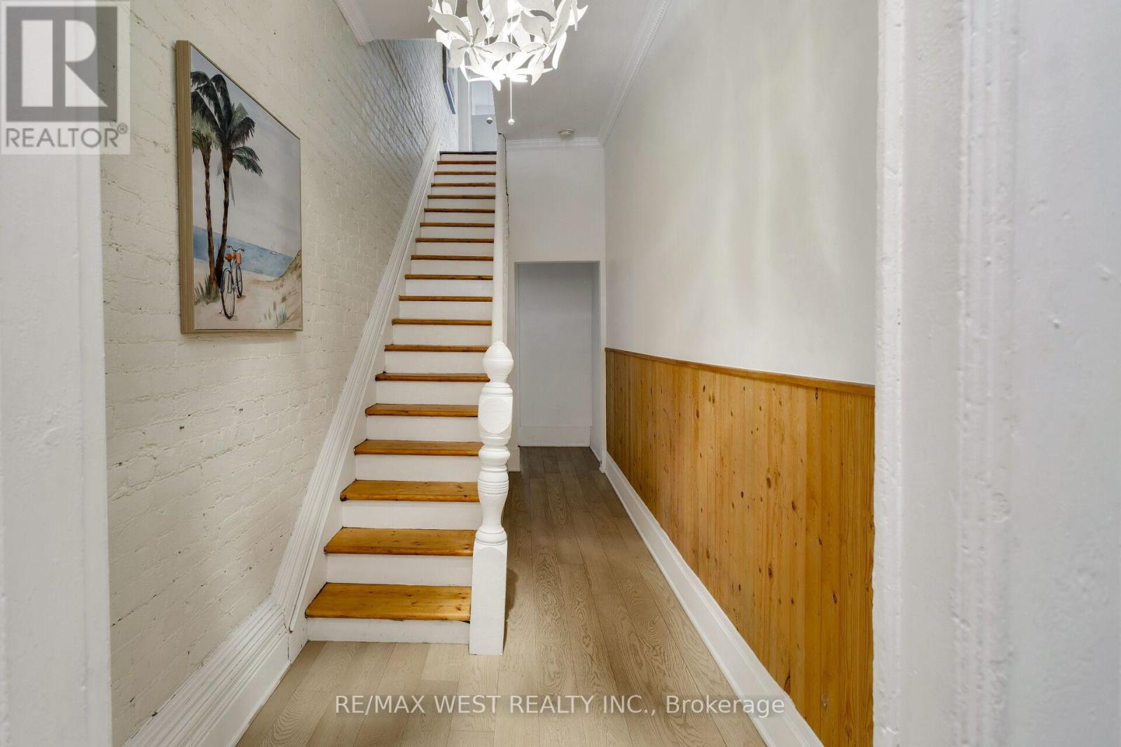 Property at 17 MELBOURNE AVENUE image 2