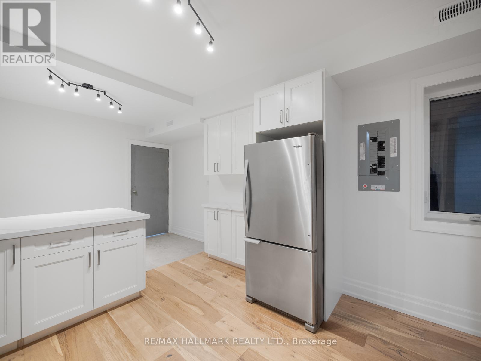 Main - 547 Indian Road, Toronto (High Park North), Ontario  M6P 2B9 - Photo 10 - W12142392