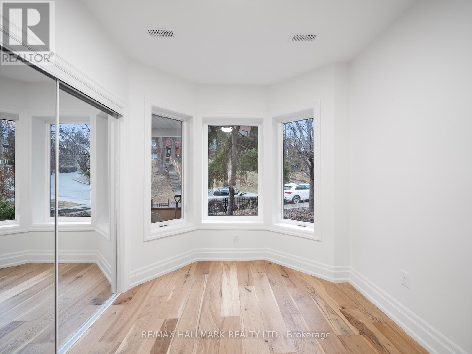 Main - 547 Indian Road, Toronto (High Park North), Ontario  M6P 2B9 - Photo 17 - W12142392