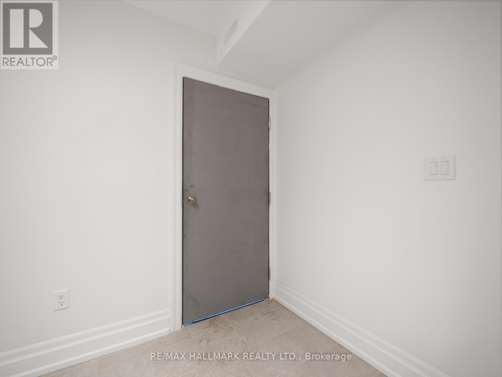 Main - 547 Indian Road, Toronto (High Park North), Ontario  M6P 2B9 - Photo 2 - W12142392