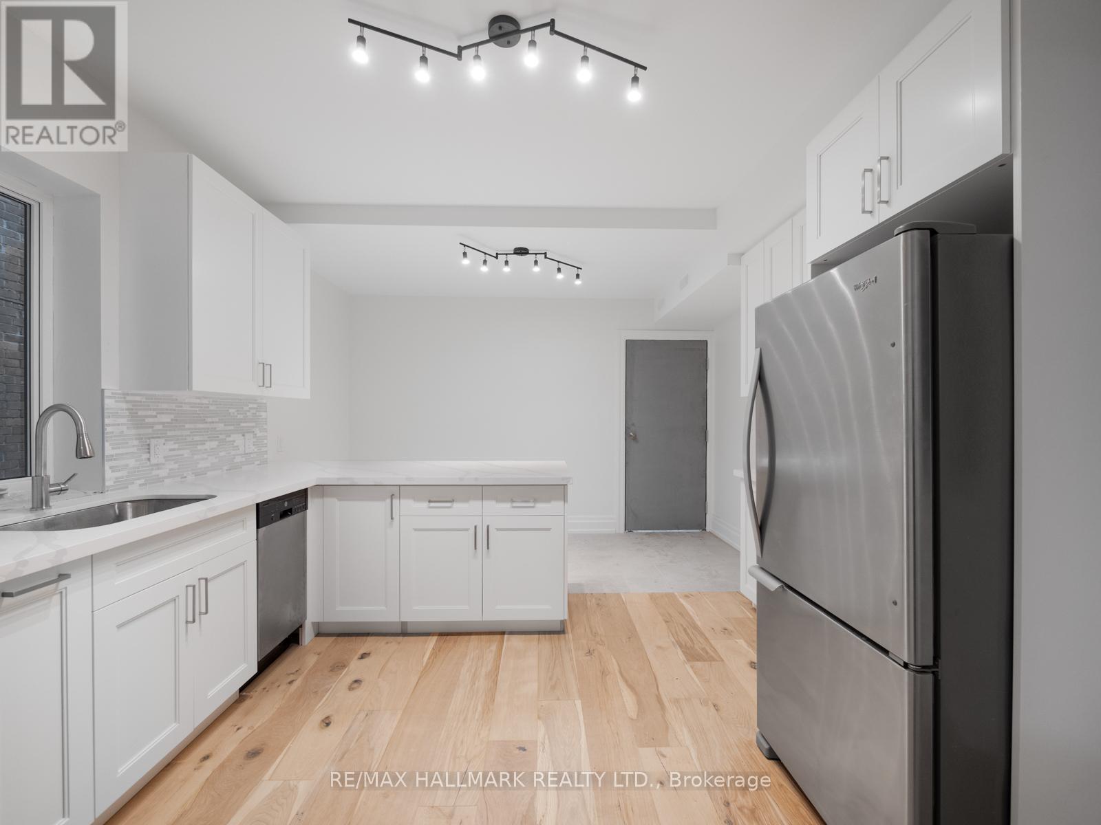 Main - 547 Indian Road, Toronto (High Park North), Ontario  M6P 2B9 - Photo 9 - W12142392