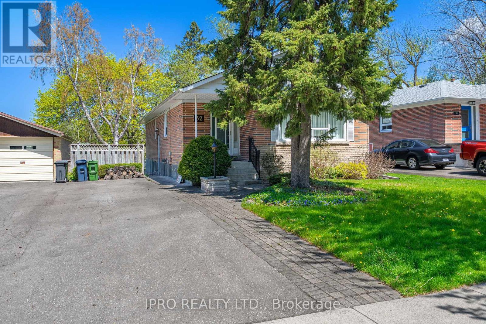32 Cloverhill Road, Toronto, Ontario  M8Y 1T3 - Photo 3 - W12137258