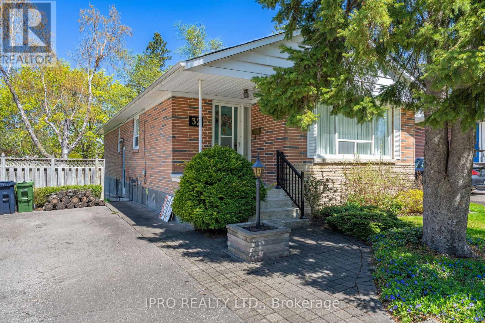 32 Cloverhill Road, Toronto, Ontario  M8Y 1T3 - Photo 1 - W12137258