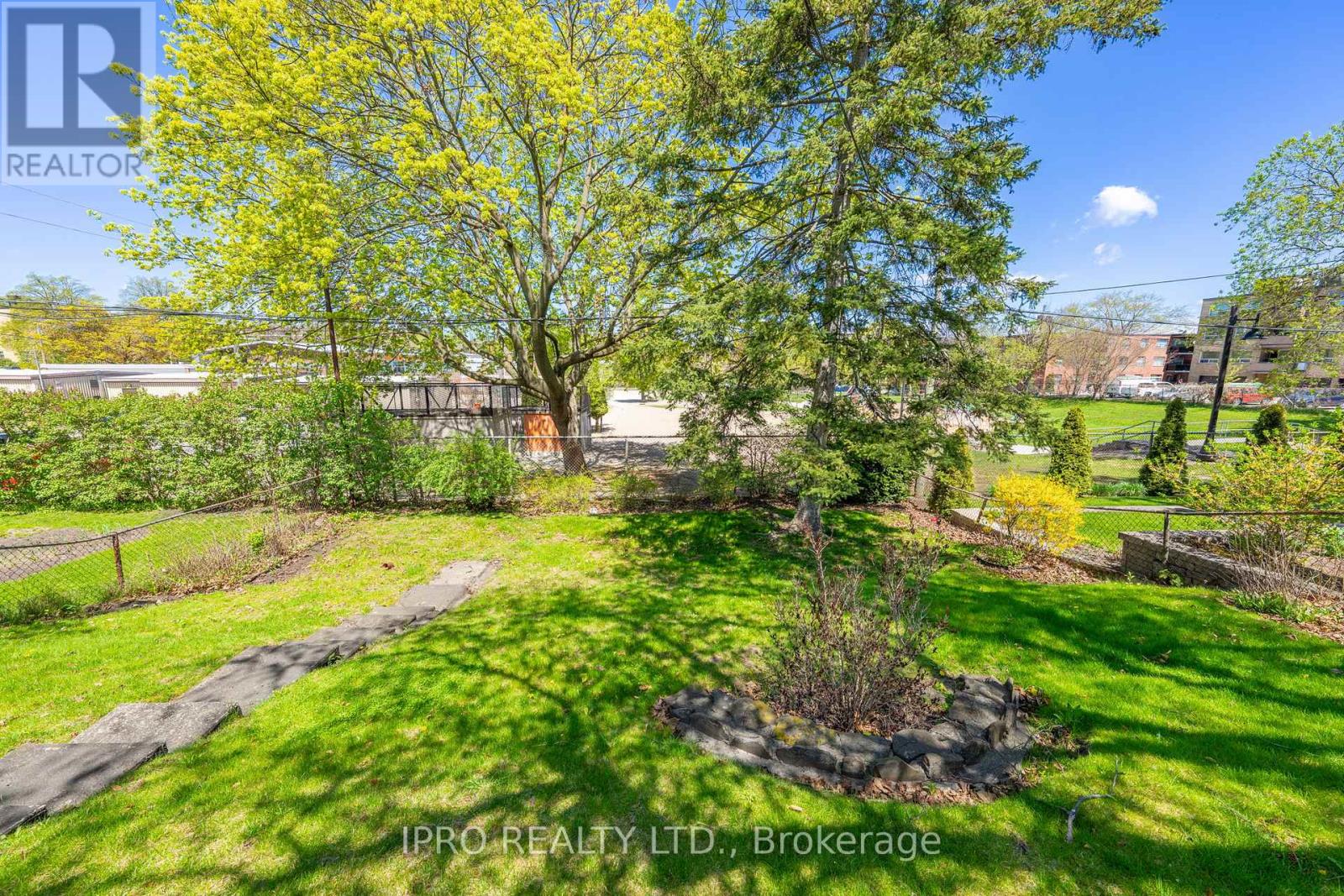 32 Cloverhill Road, Toronto, Ontario  M8Y 1T3 - Photo 42 - W12137258