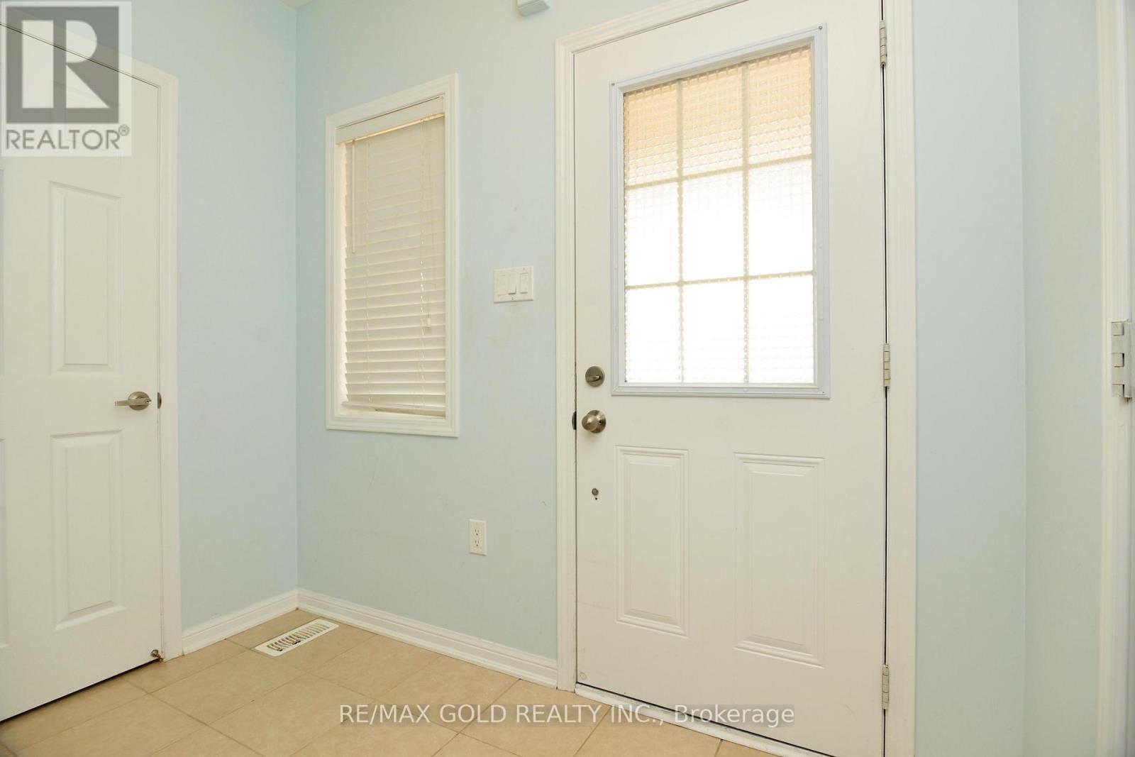 15 Mercedes Road, Brampton, Ontario  L7A 0Z3 - Photo 4 - W12140282