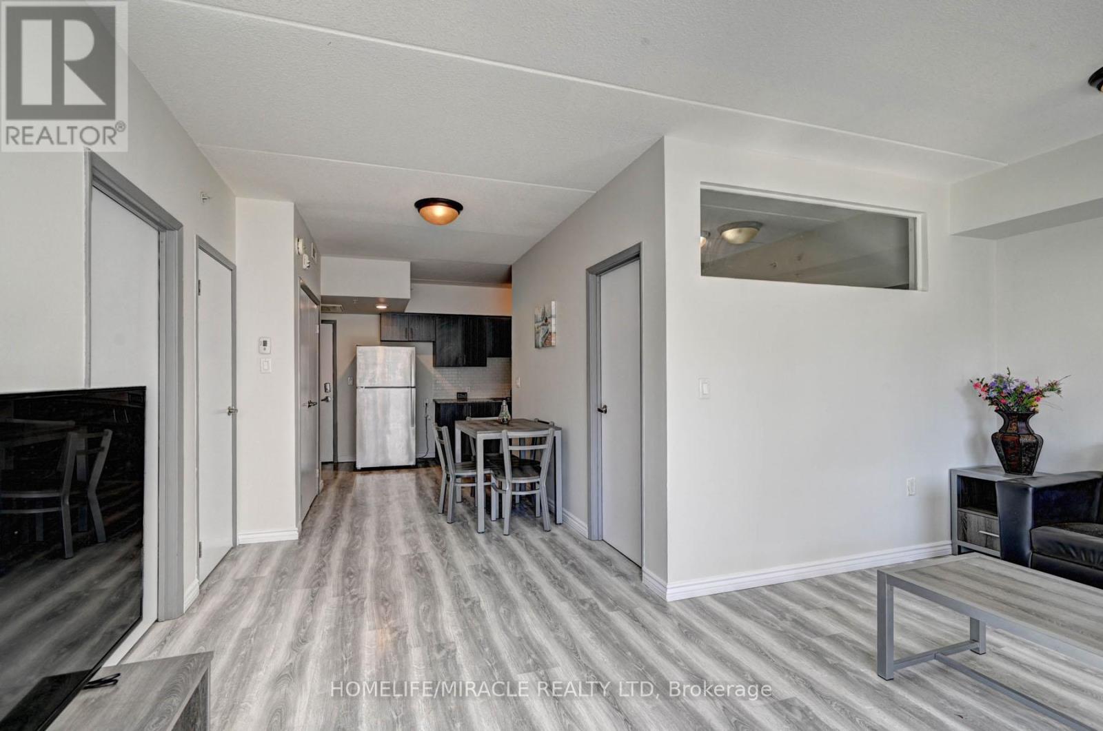 209f - 275 Larch Street, Waterloo, Ontario  N2L 3R2 - Photo 11 - X12142311