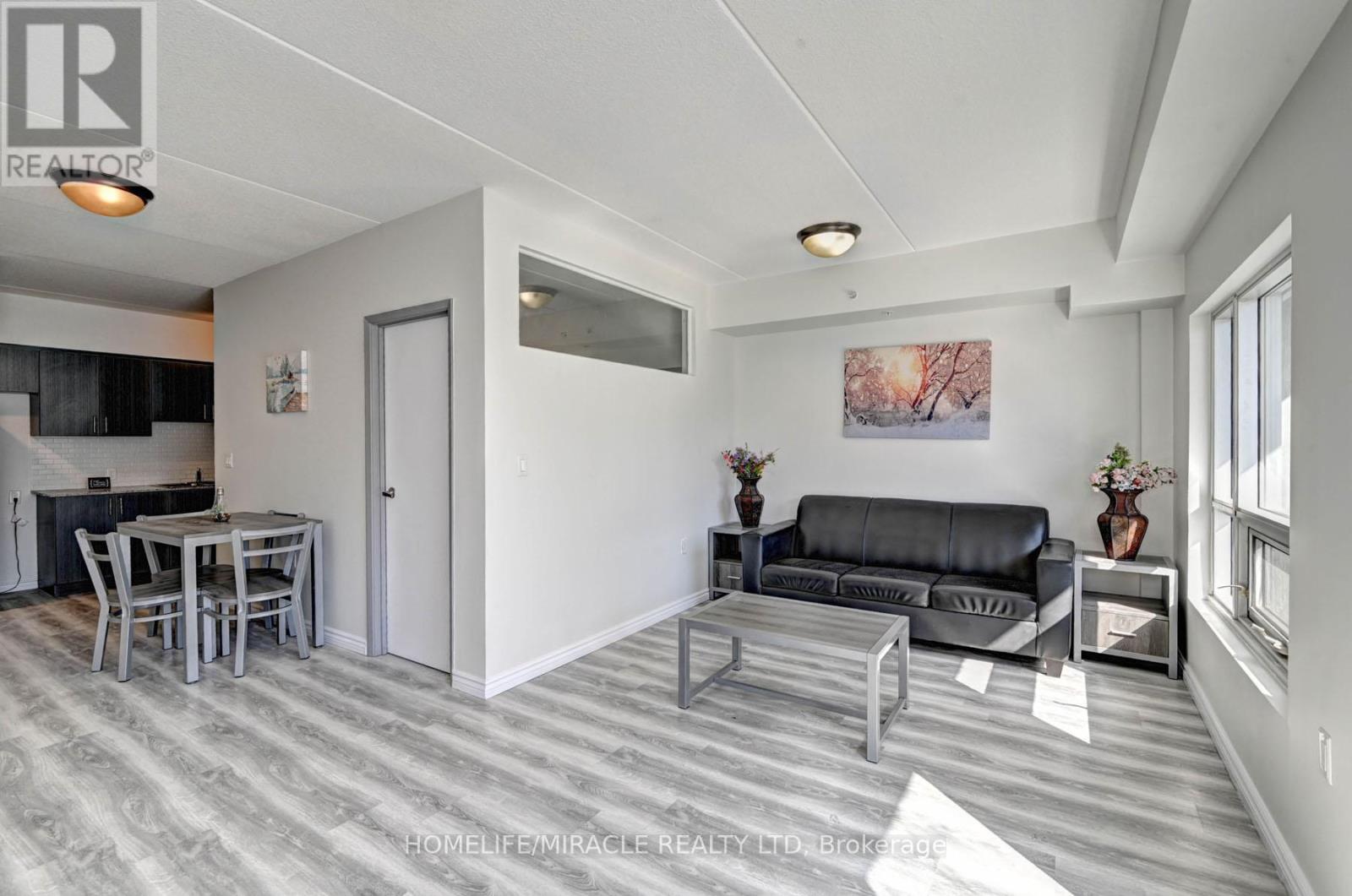 209f - 275 Larch Street, Waterloo, Ontario  N2L 3R2 - Photo 12 - X12142311