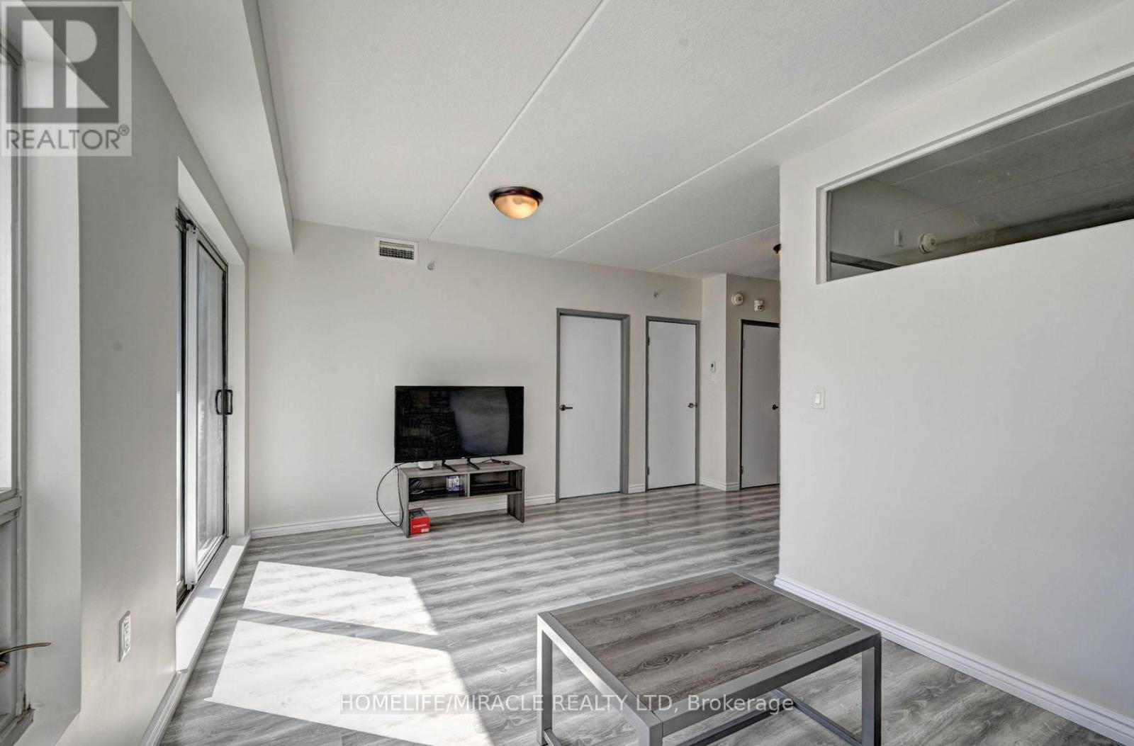 209f - 275 Larch Street, Waterloo, Ontario  N2L 3R2 - Photo 14 - X12142311