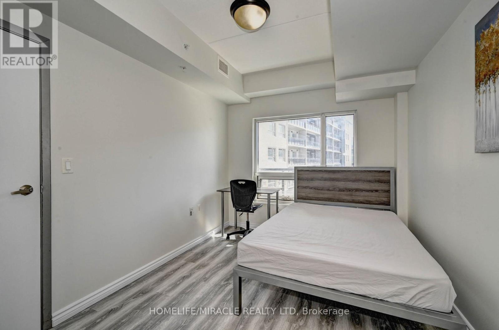 209f - 275 Larch Street, Waterloo, Ontario  N2L 3R2 - Photo 23 - X12142311