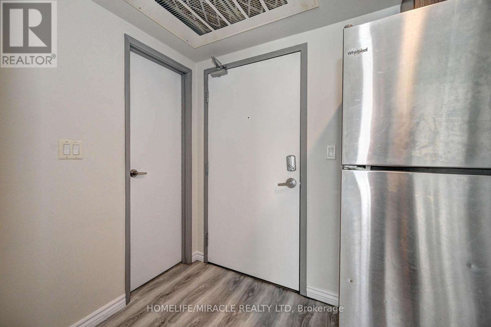 209f - 275 Larch Street, Waterloo, Ontario  N2L 3R2 - Photo 5 - X12142311