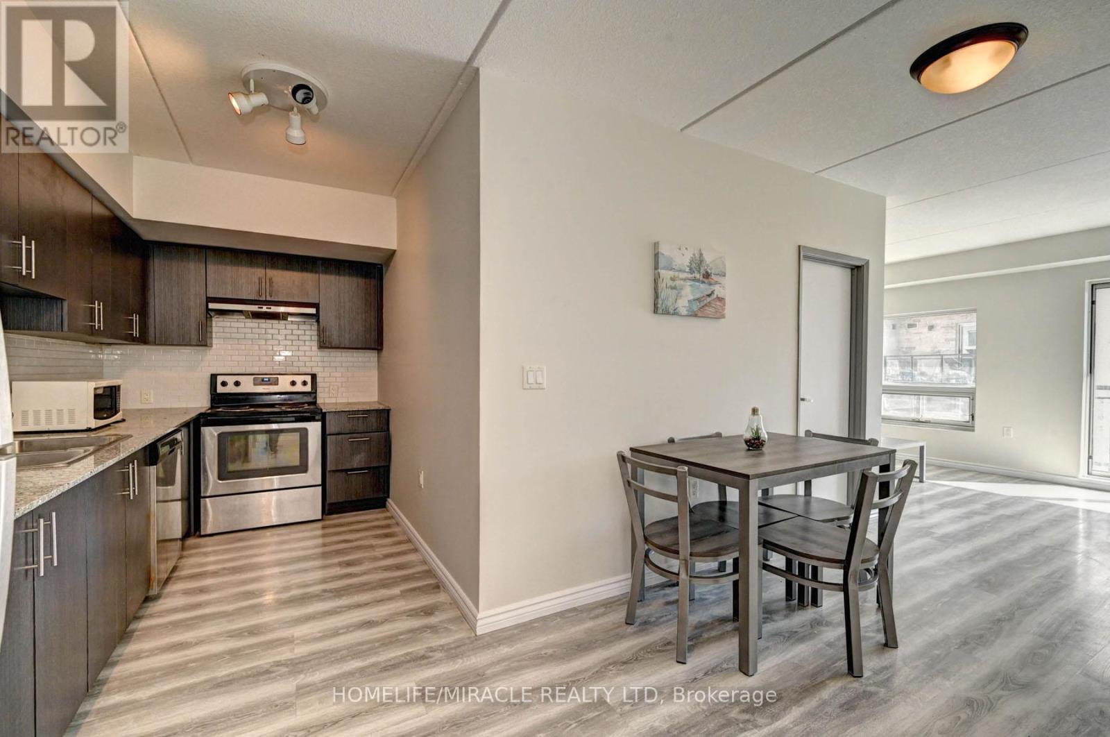 209f - 275 Larch Street, Waterloo, Ontario  N2L 3R2 - Photo 6 - X12142311