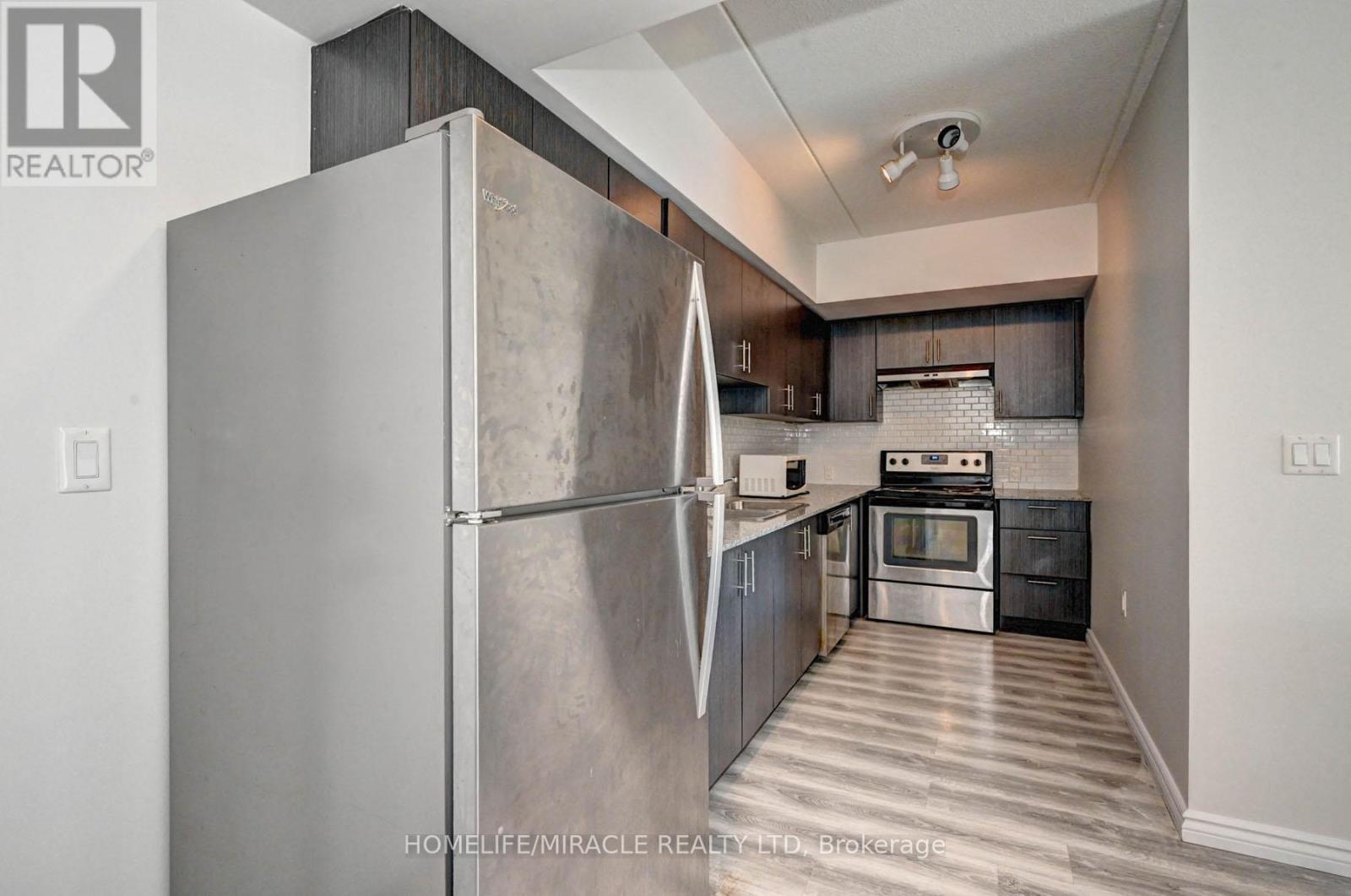 209f - 275 Larch Street, Waterloo, Ontario  N2L 3R2 - Photo 8 - X12142311