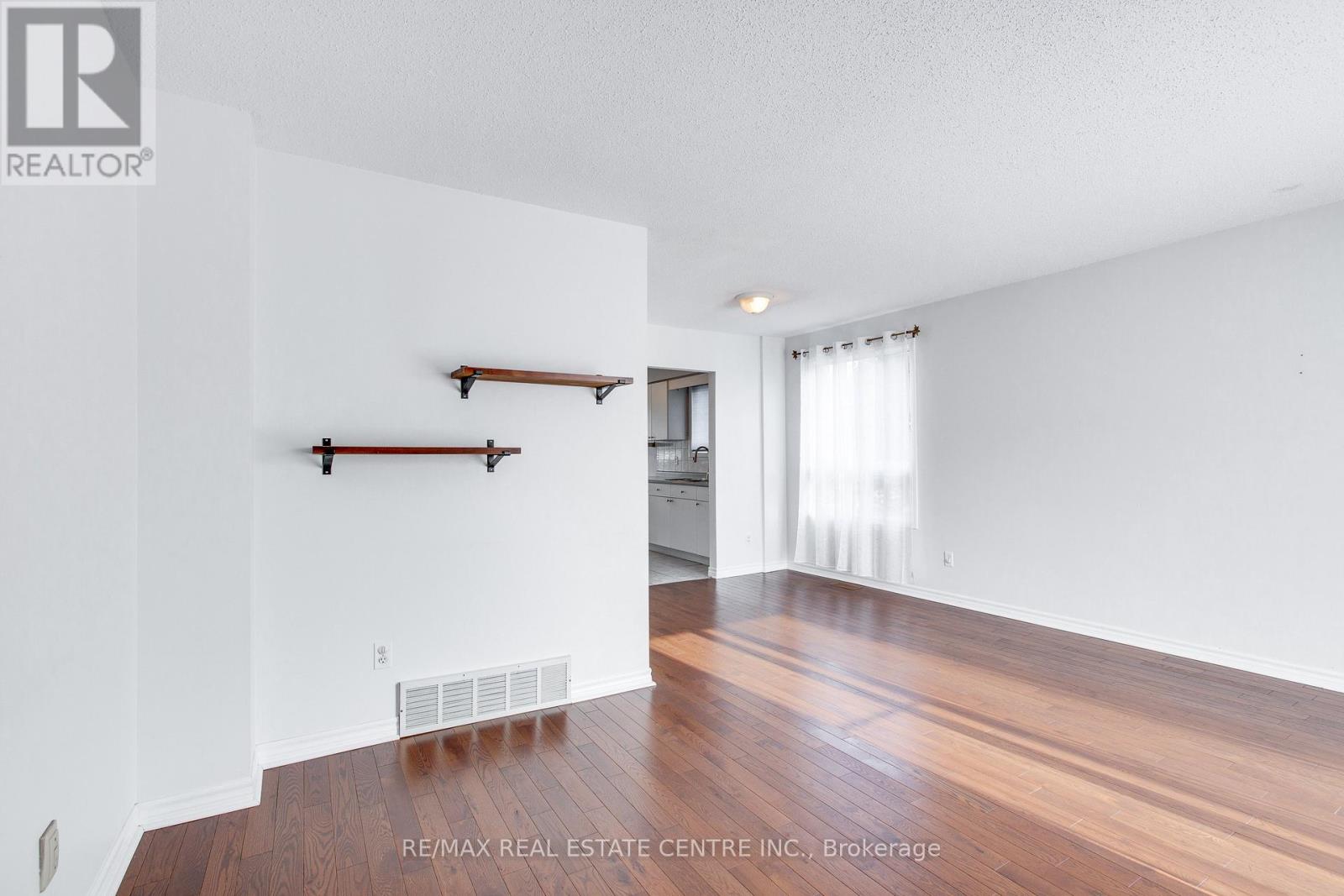 Photo 17 of 39 for 874 Shelborne Street