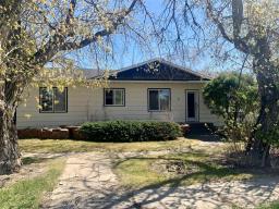 Property: 5 First Avenue N, Lundar, Manitoba