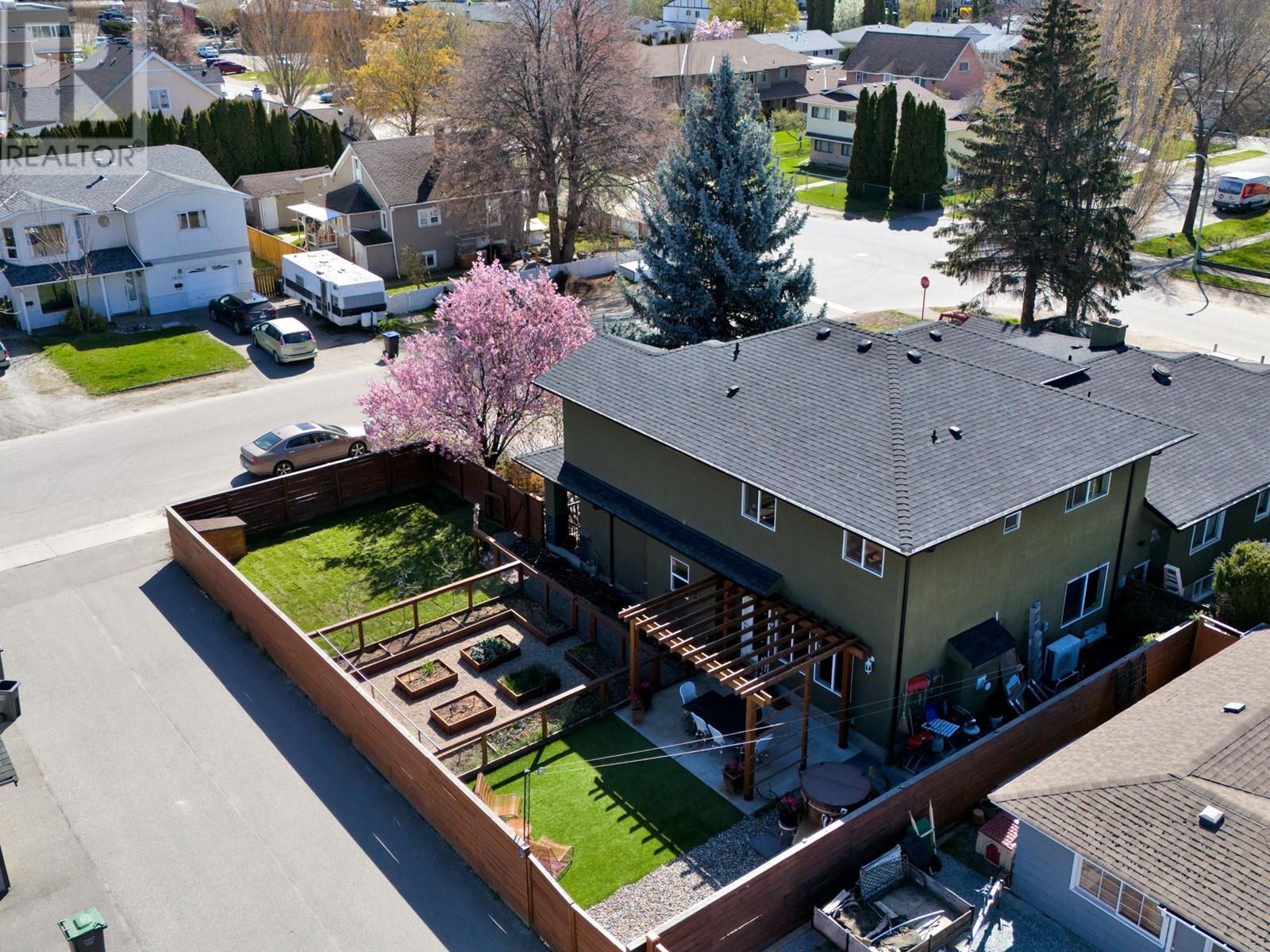 1818 Bowes Street, Kelowna, British Columbia